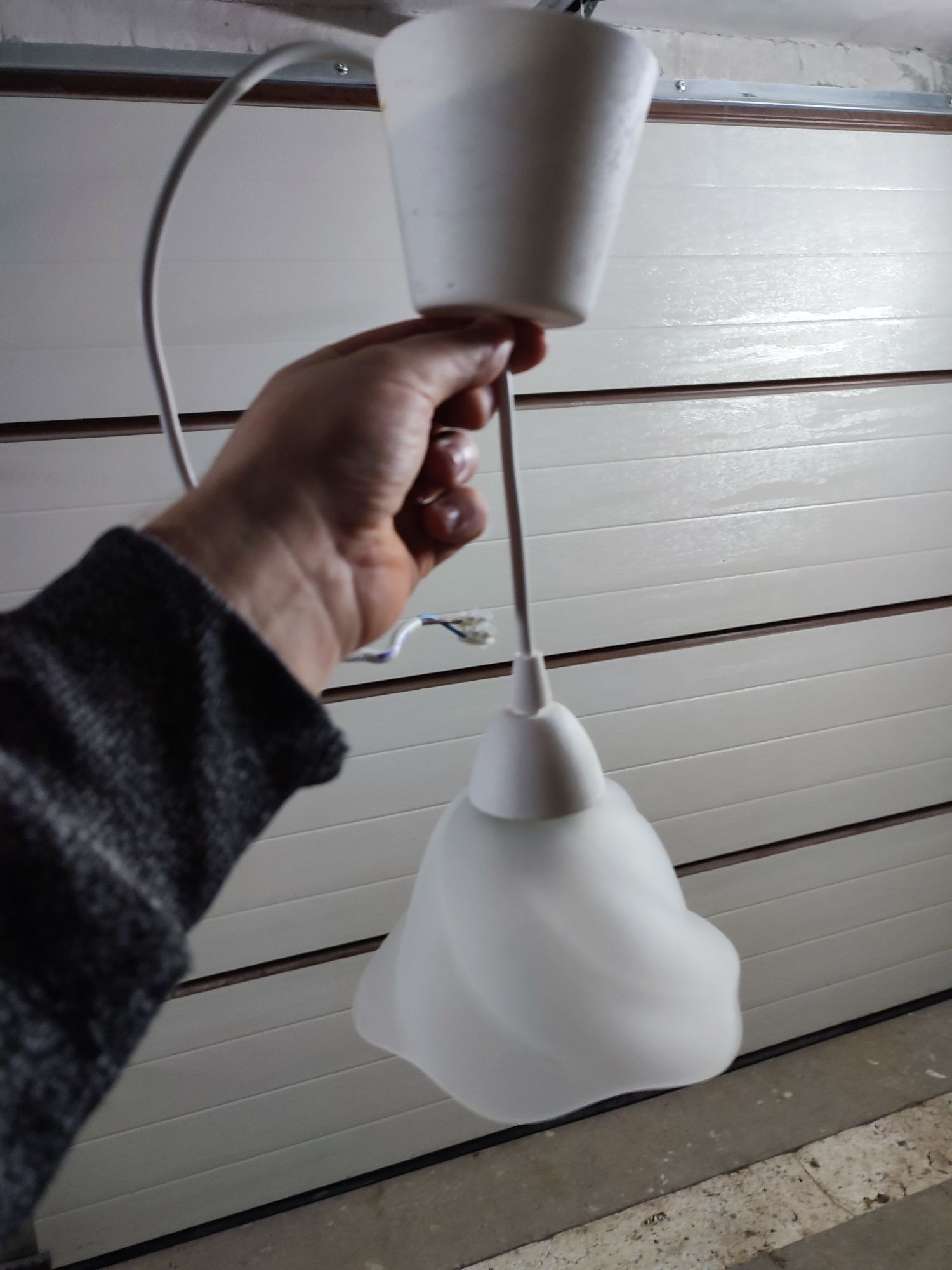 Nowa Lampa wisząca biała komplet z kółkiem montażowym