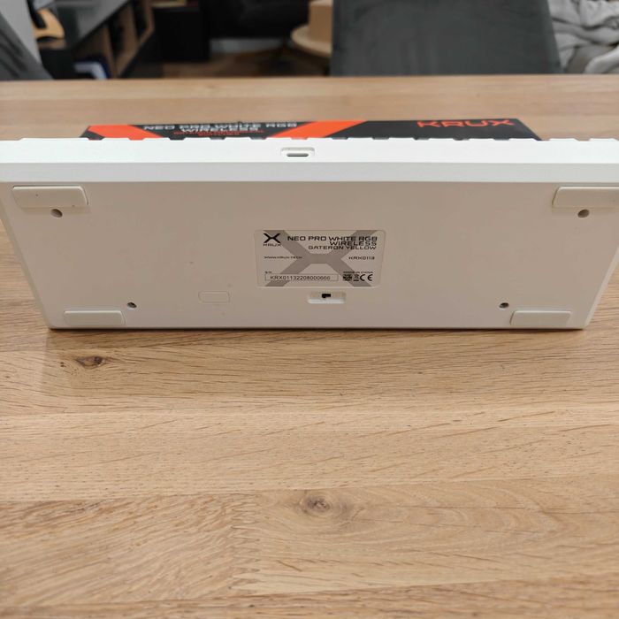 Klawiatura Krux Neo Pro White RGB – bezprzewodowa, stan bardzo dobry