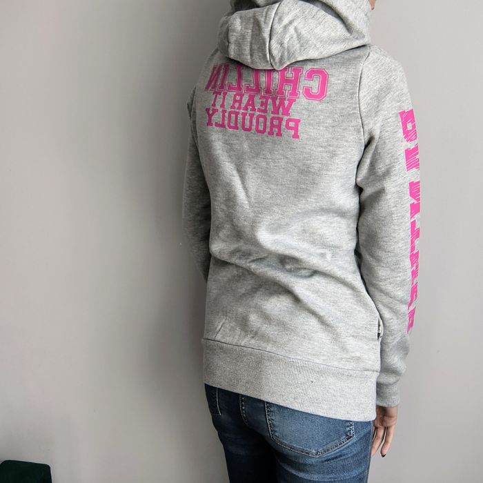 Szara bluza damska kaptur ocieplana kieszenie różowa pantera