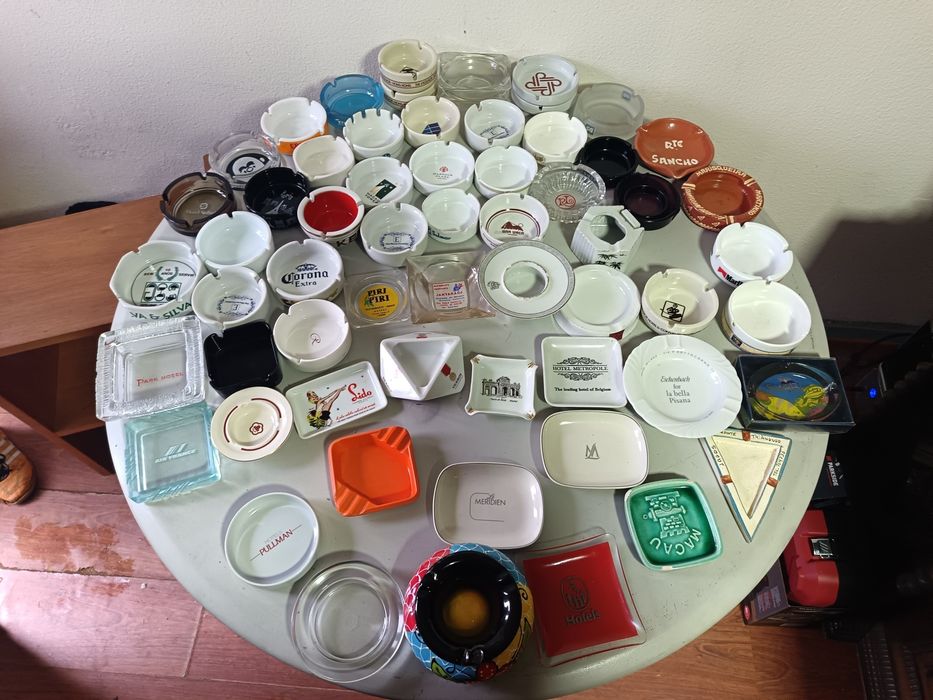 Coleção de cinzeiros 64