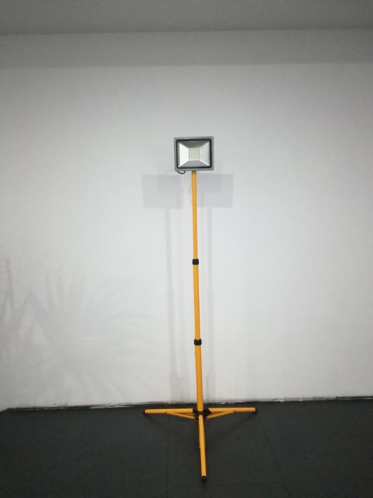 Kit Iluminação LED - Projetor 50w em Tripé