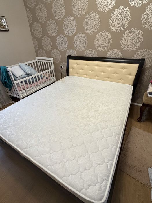 Продам ліжко з матрацом