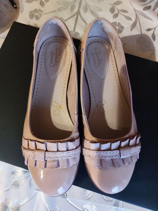 Балетки лаковые Clarks