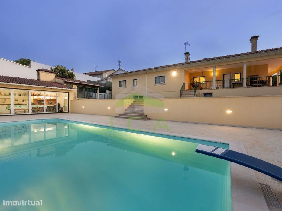 Moradia V4 com piscina e terreno