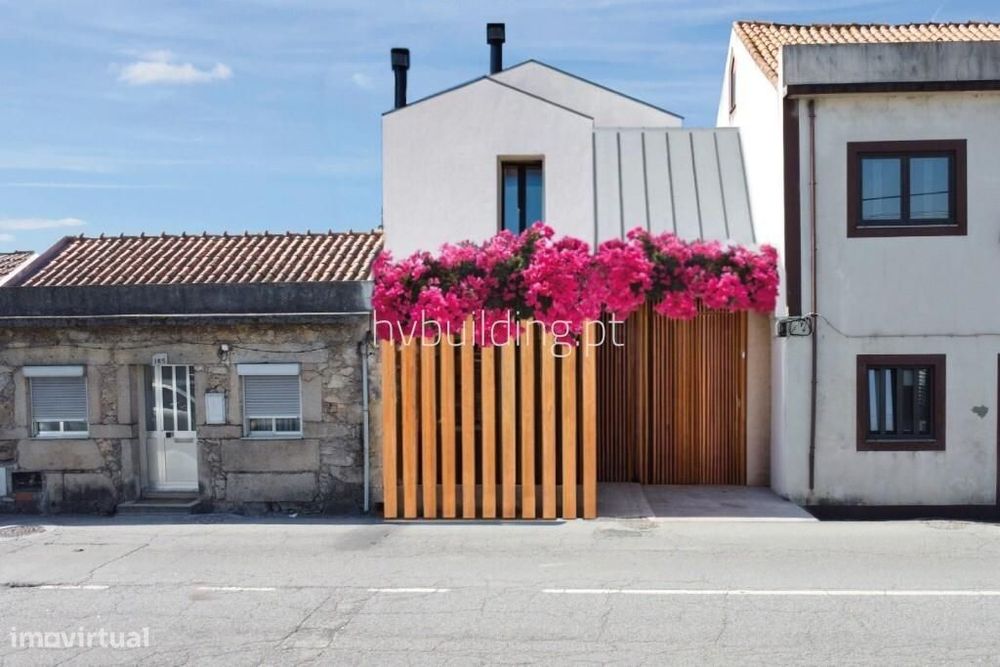 Moradia para restauro + terreno com projeto aprovado em Arcozelo