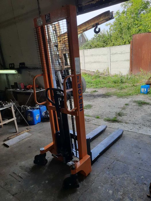 Гідравлічний штабелер INSTOR