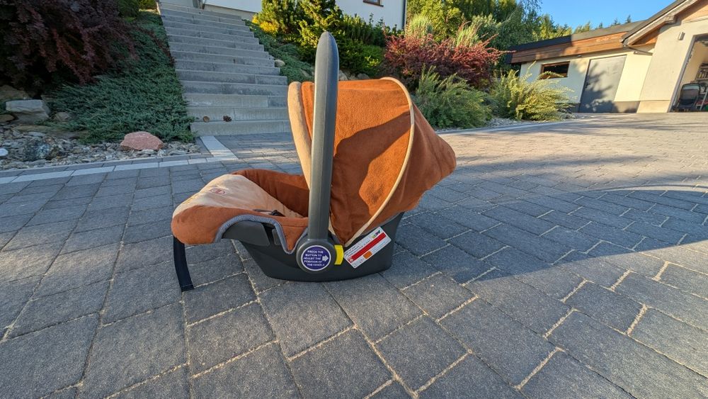 Fotelik samochodowy dla dziecka, nosidło