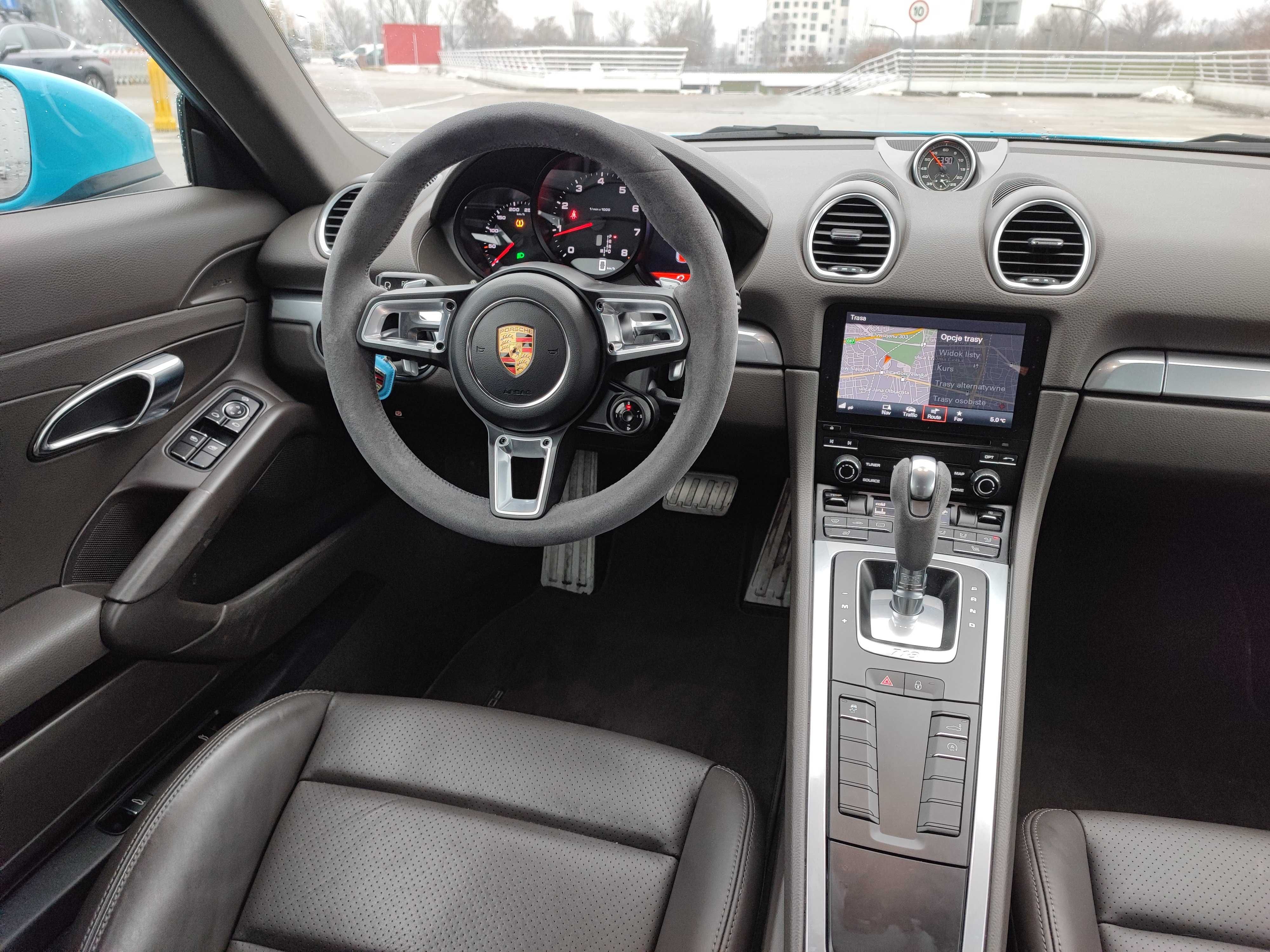 Wynajem wypozyczalnia samochodow aut premium Porshe cayman 711