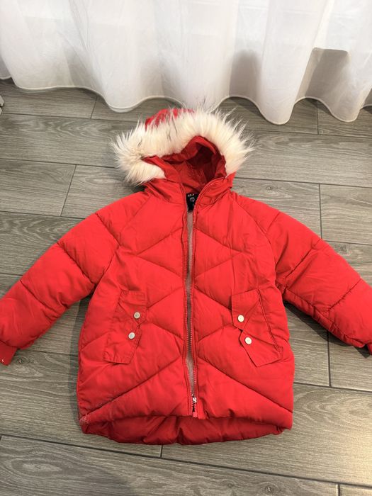 Зимова куртка для дівчинк.