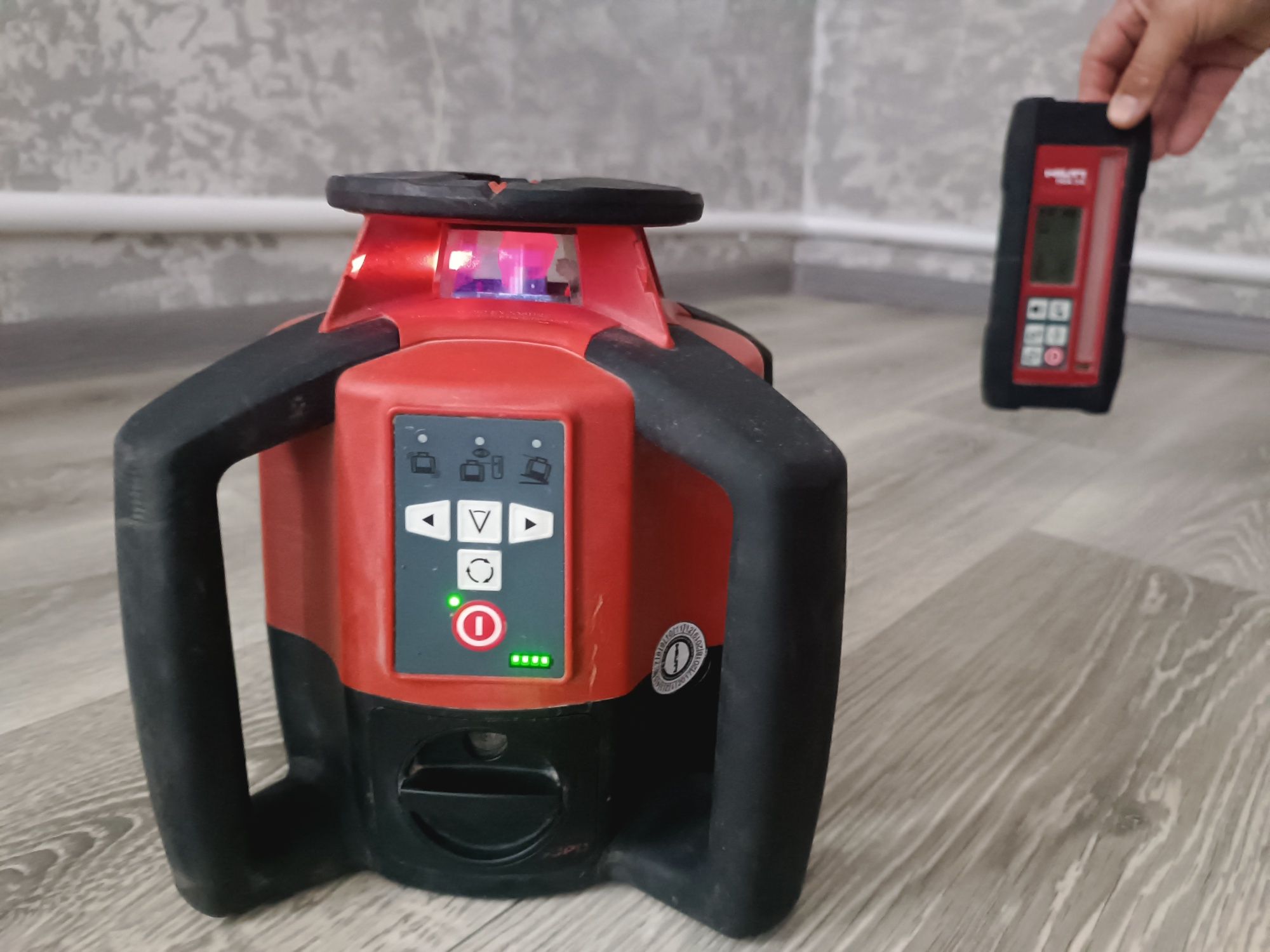 Продам Ювелирный лазерный уровень  HILTI PR 35