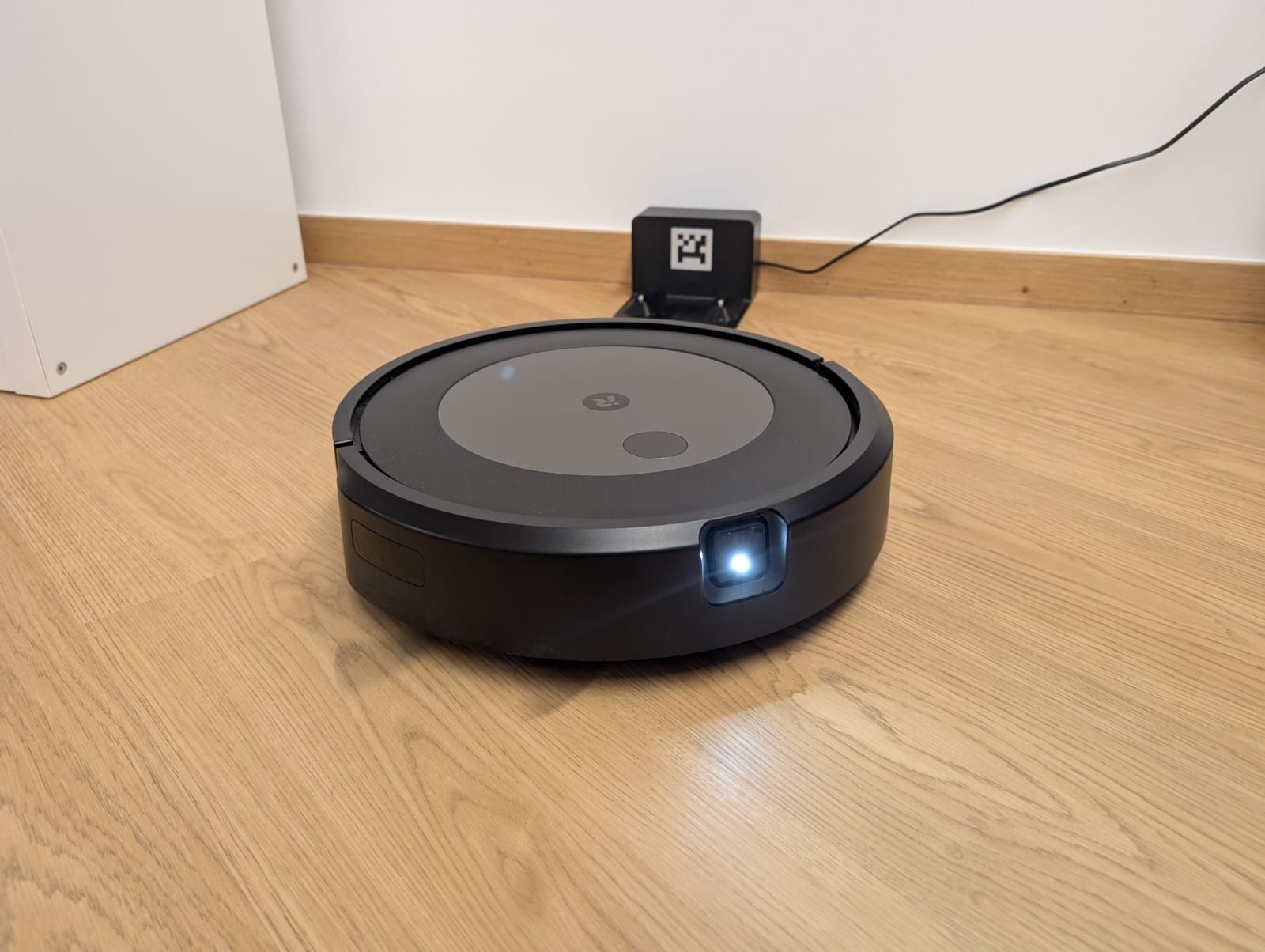 Robot aspirador iRobot Roomba® j7 com ligação Wi-Fi