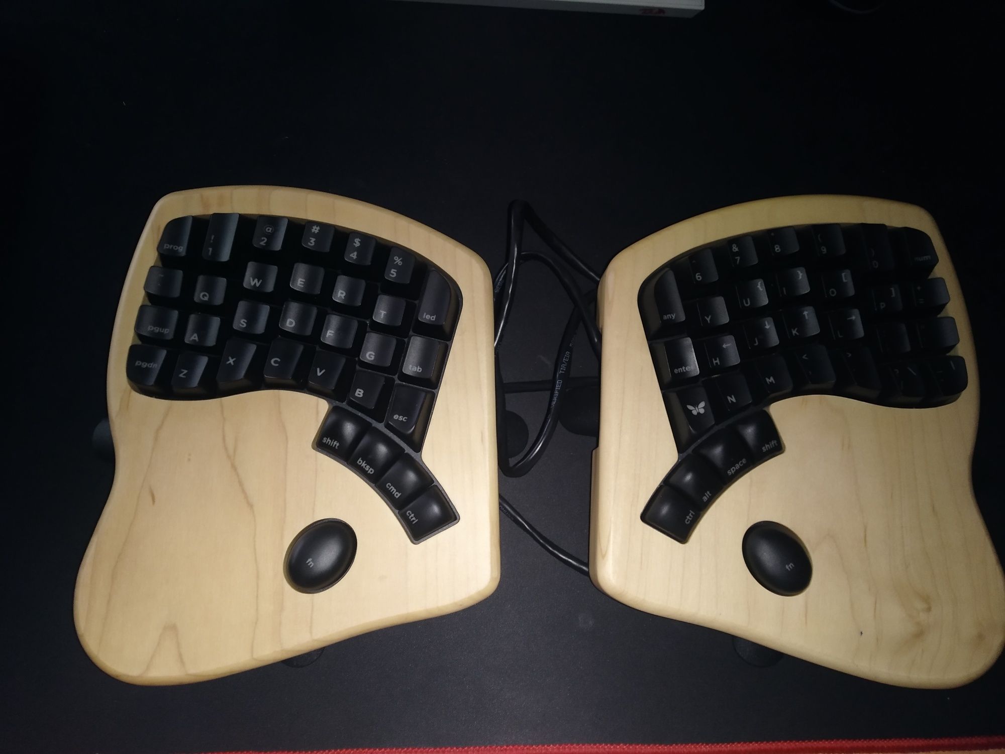 Дерев'яна спліт клавіатура Keyboardio Model 01