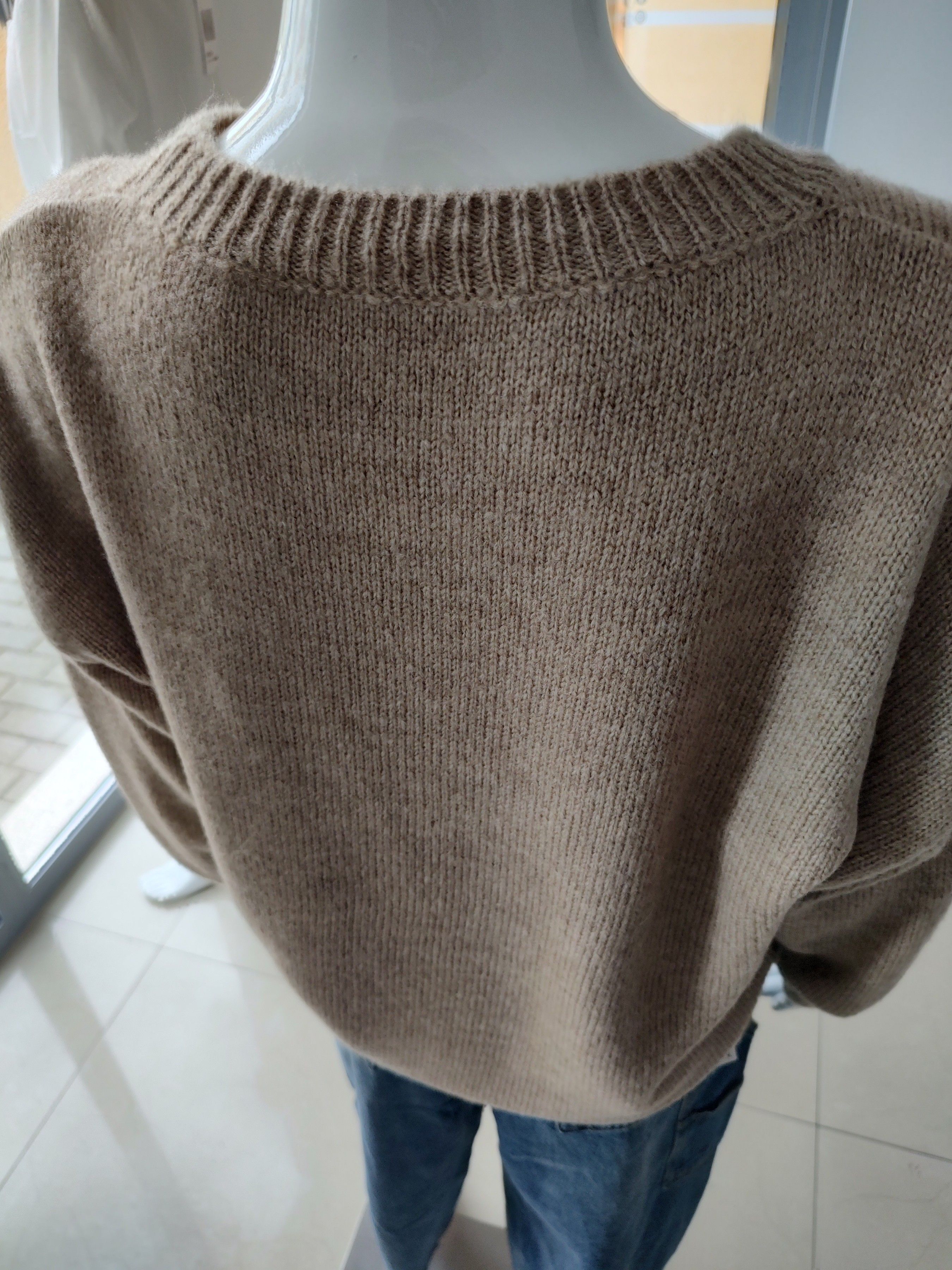 Sweter z napisem Soho - camelowy One size Azara