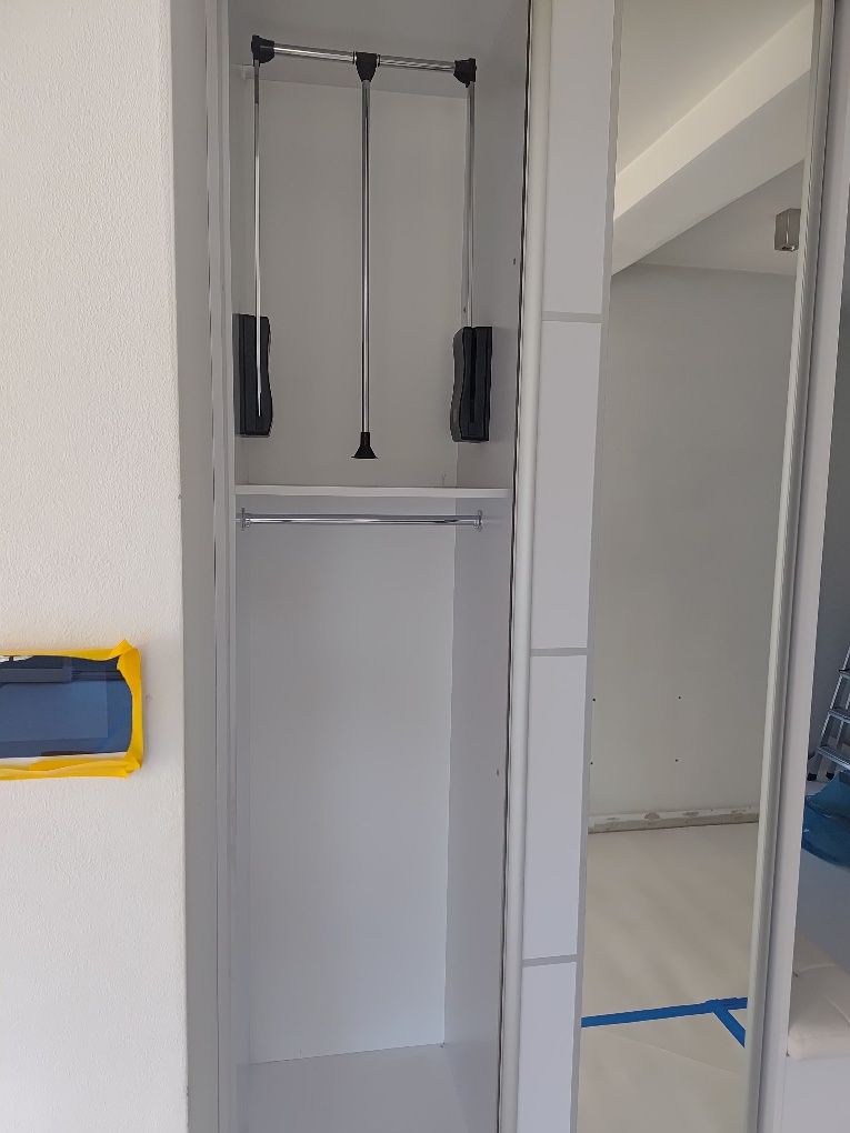 Szafa do przedpokoju z pufom