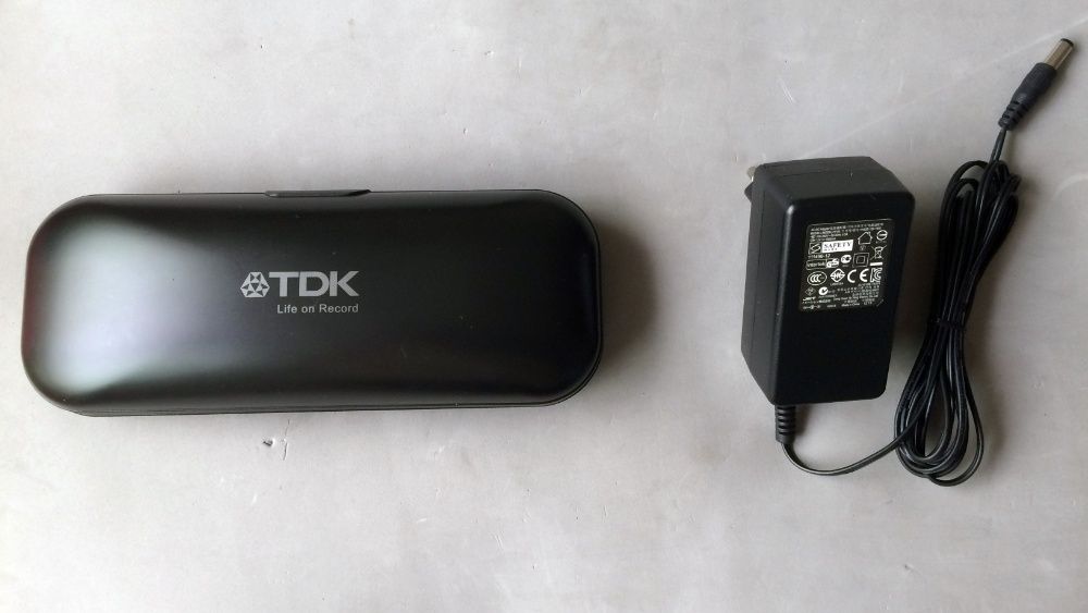TDK TAC3122BK Portable Travel Speaker for iPod/iPhone Black