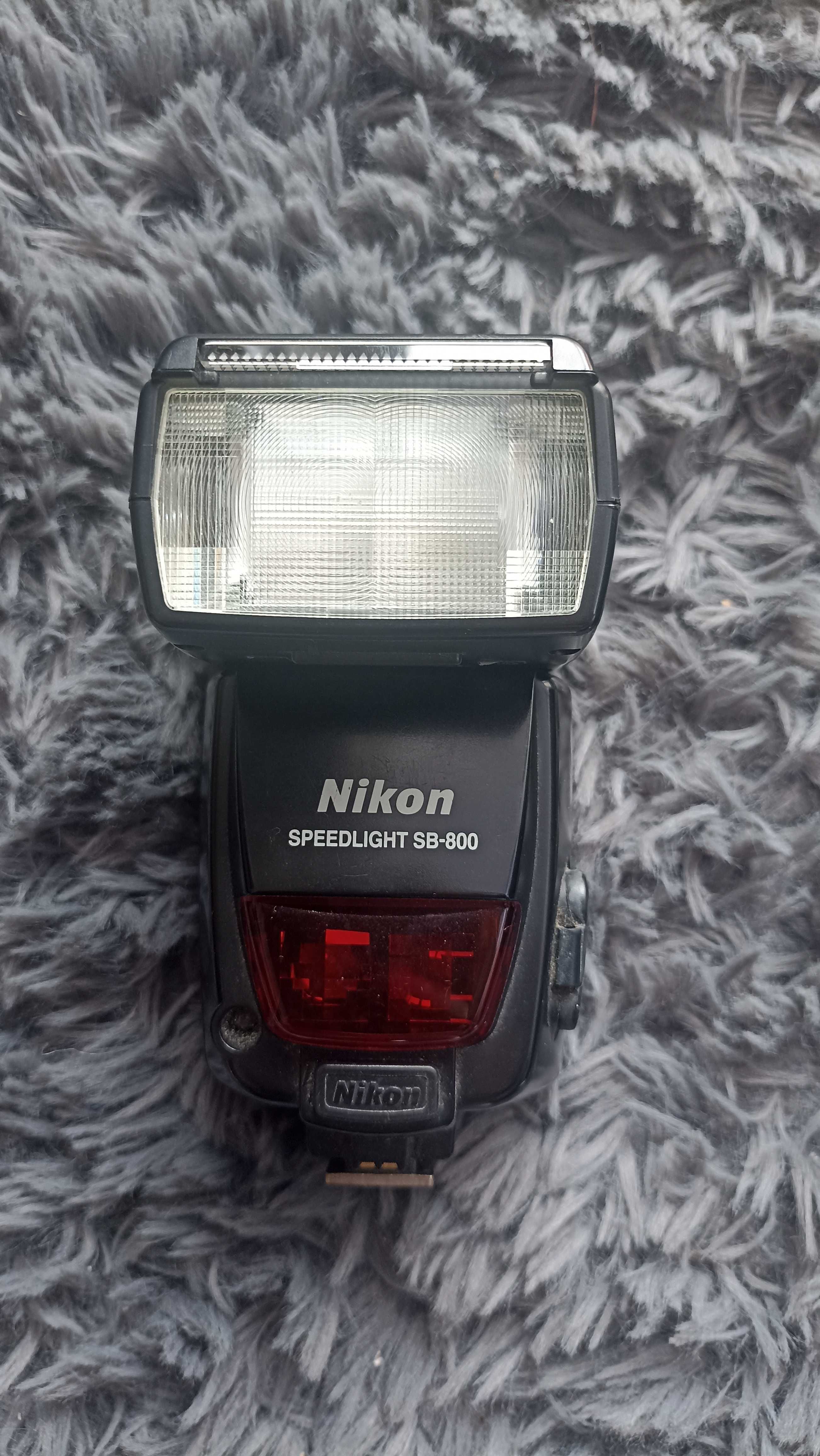 Lampa błyskowa Nikon SB800 - najlepsza na jakiej pracowałam