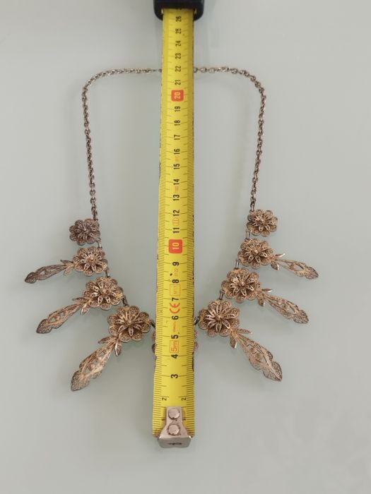 belíssimo colar antigo português em prata muito bom estado excepto o