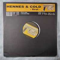 Hennes & Cold – First / Tracid Traxxx