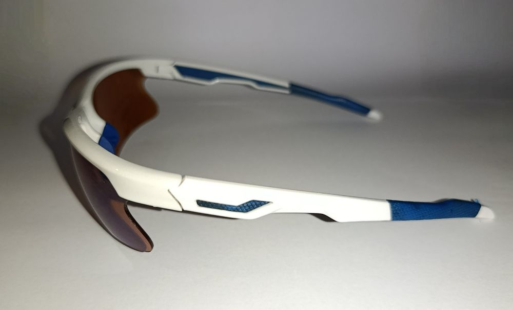 Спортивні окуляри                                
Продам стильні спорт