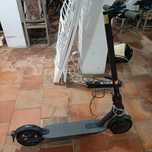 1 Trotinetes Seagway F40 e 1 Xiaomi Mi Essential
