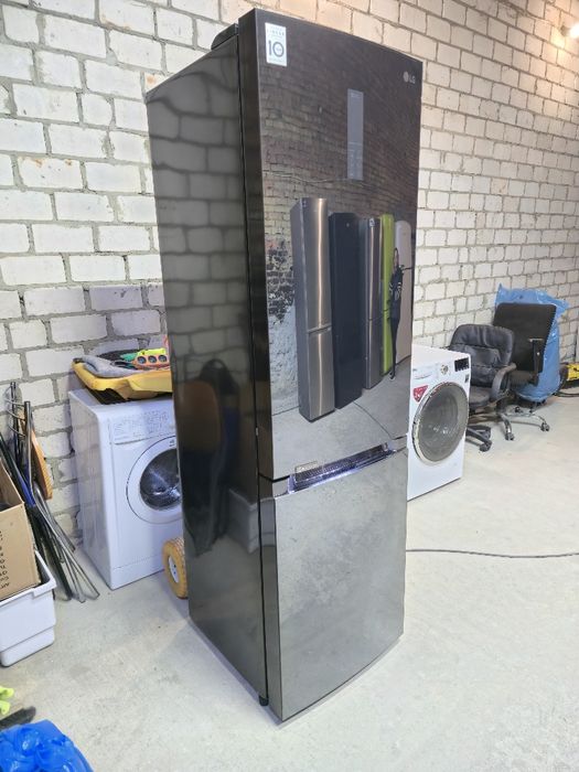 Холодильник LG GBB930LQZT скляний фасад