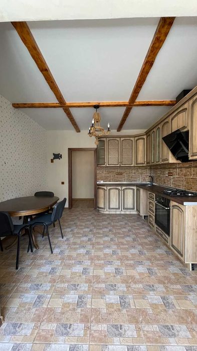 Простора 2 -х кімнатна квартира