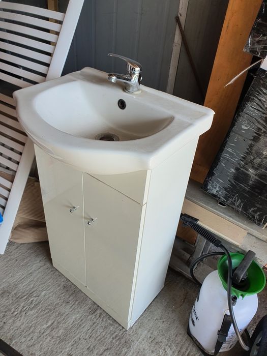 Umywalka  grzejnik sedes oraz wanna