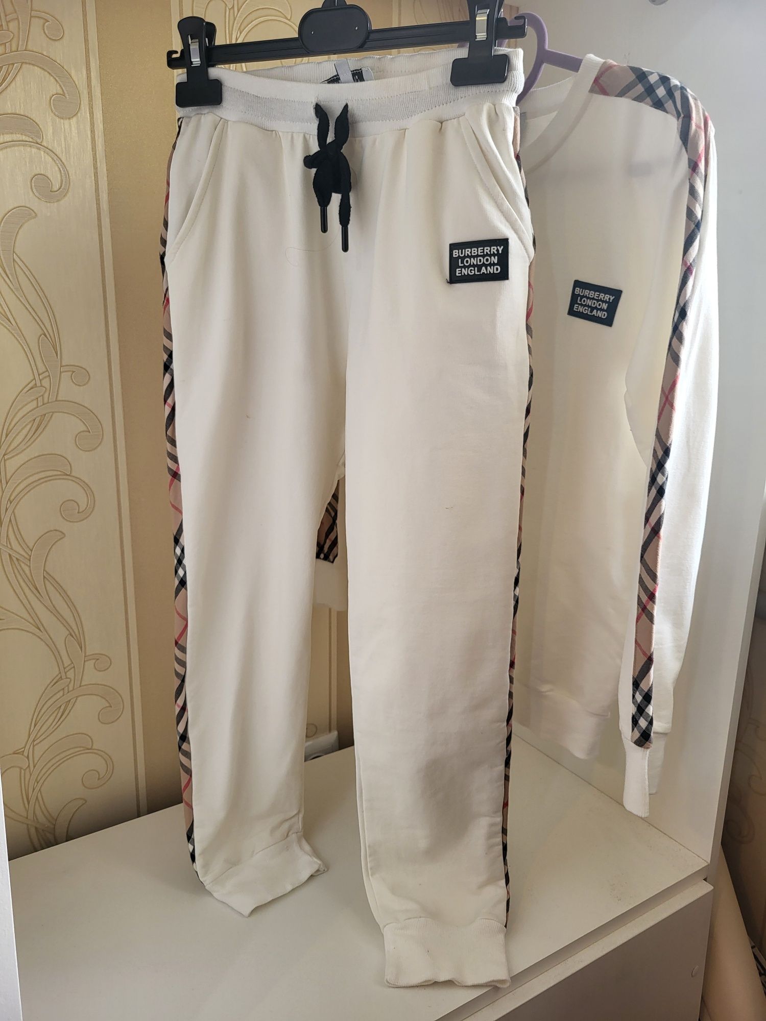 Продам детский костюм burberry 152 см