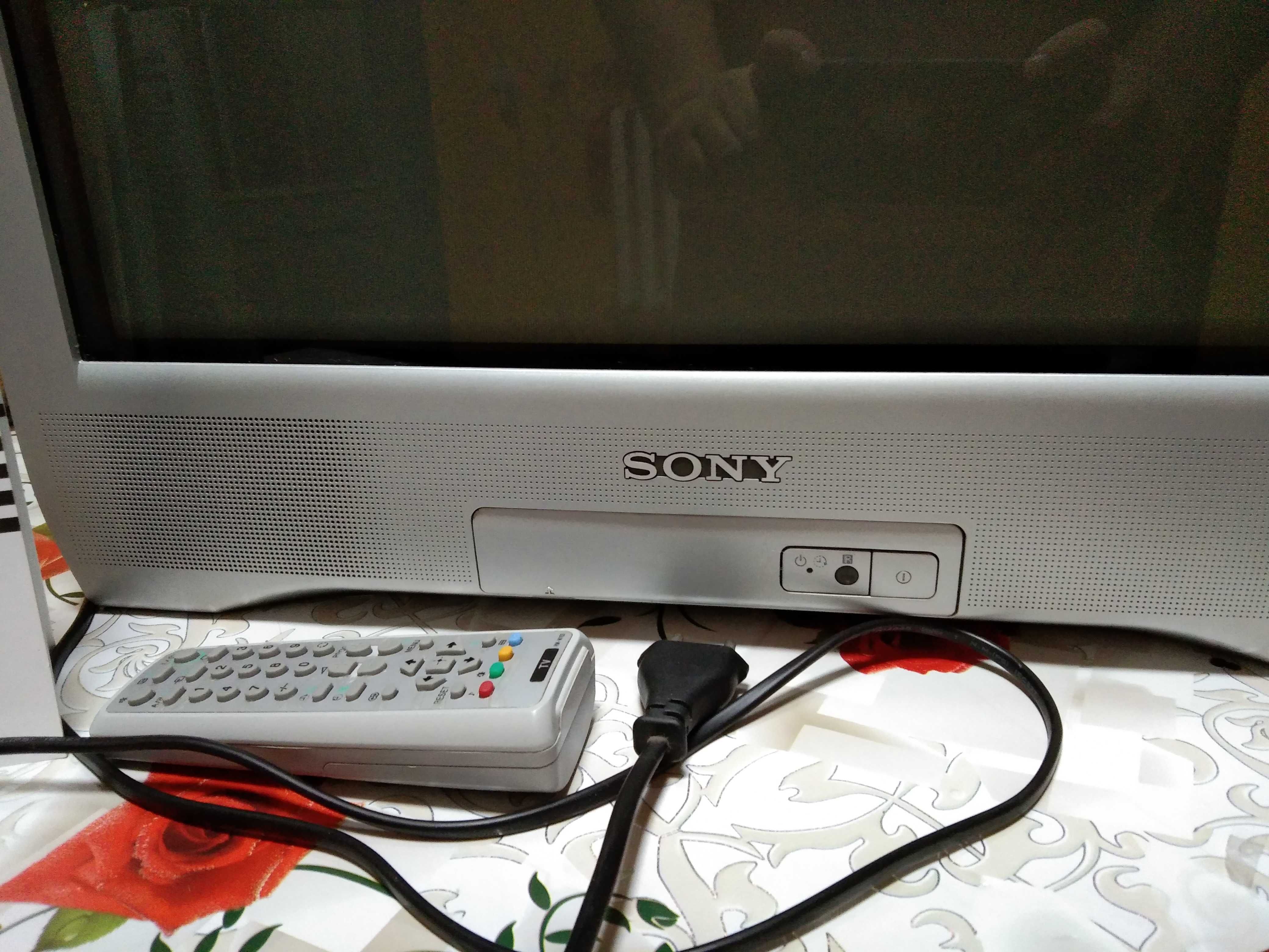 Телевізор SONY Trinitron в ідеальному стані, все працює, дігональ 52см