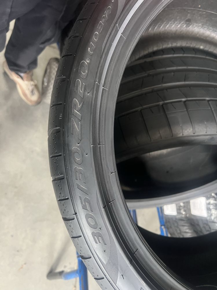 305/30/20+245/35/20 R20 Pirelli PZero PZ4 4шт нові