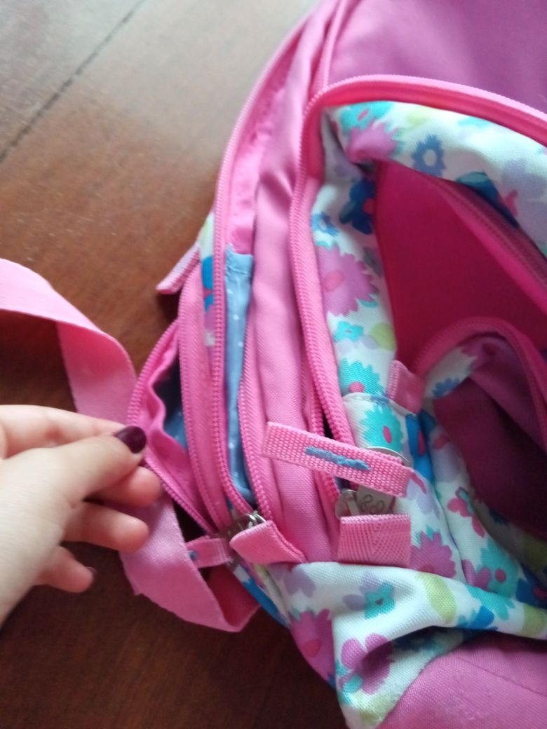 Mochila escolar de menina