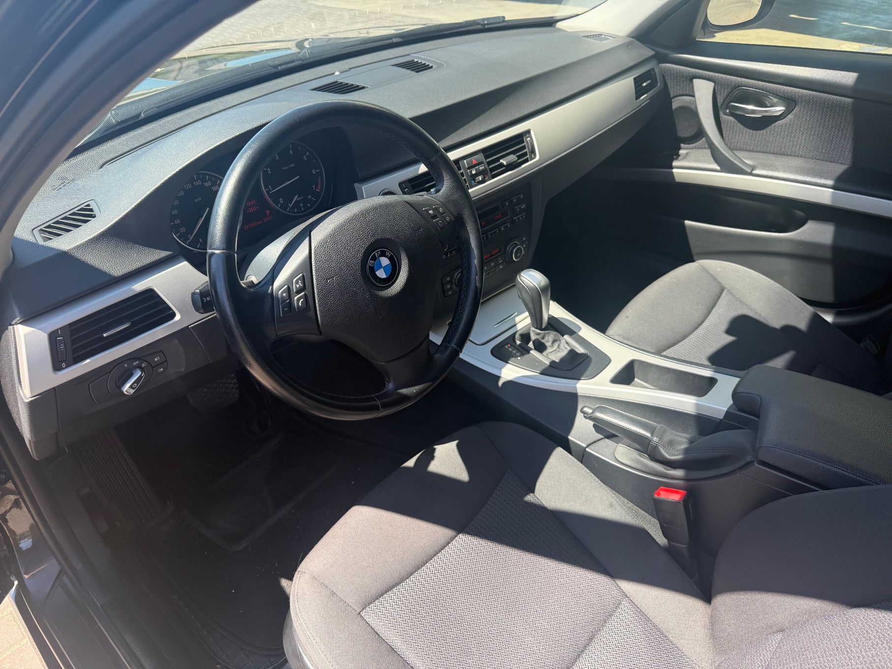 BMW Seria 3 E90 LCI 318i Doinwestowana! Automat, Klima, Xenon, PDC!