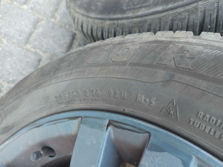 Toyota avensis  t27 alufelgi z oponami zima