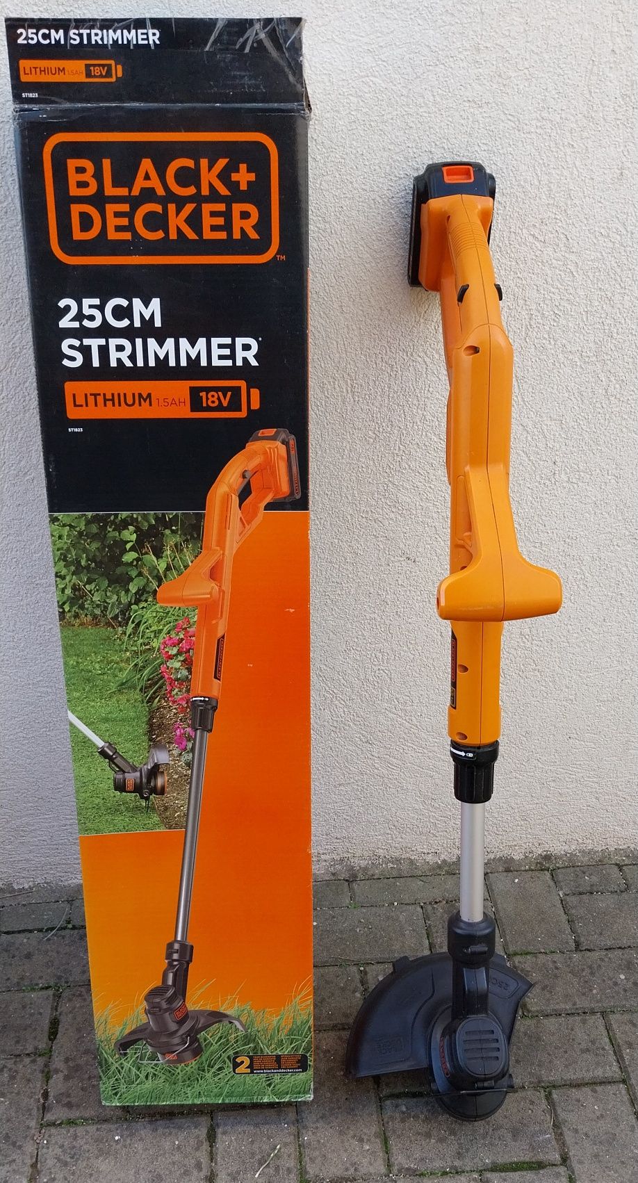 Maquina cortar relva Black Decker ST1823H4