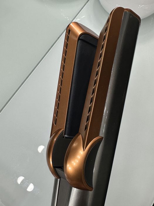 Оригинальный фен‑выпрямитель Dyson Airstrait