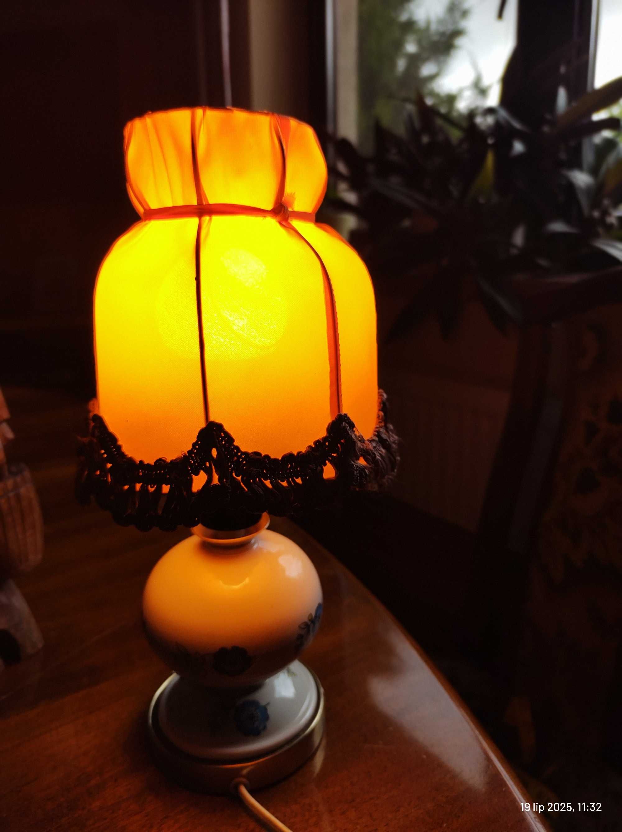Stara porcelanowa lampka nocna w pełni sprawna