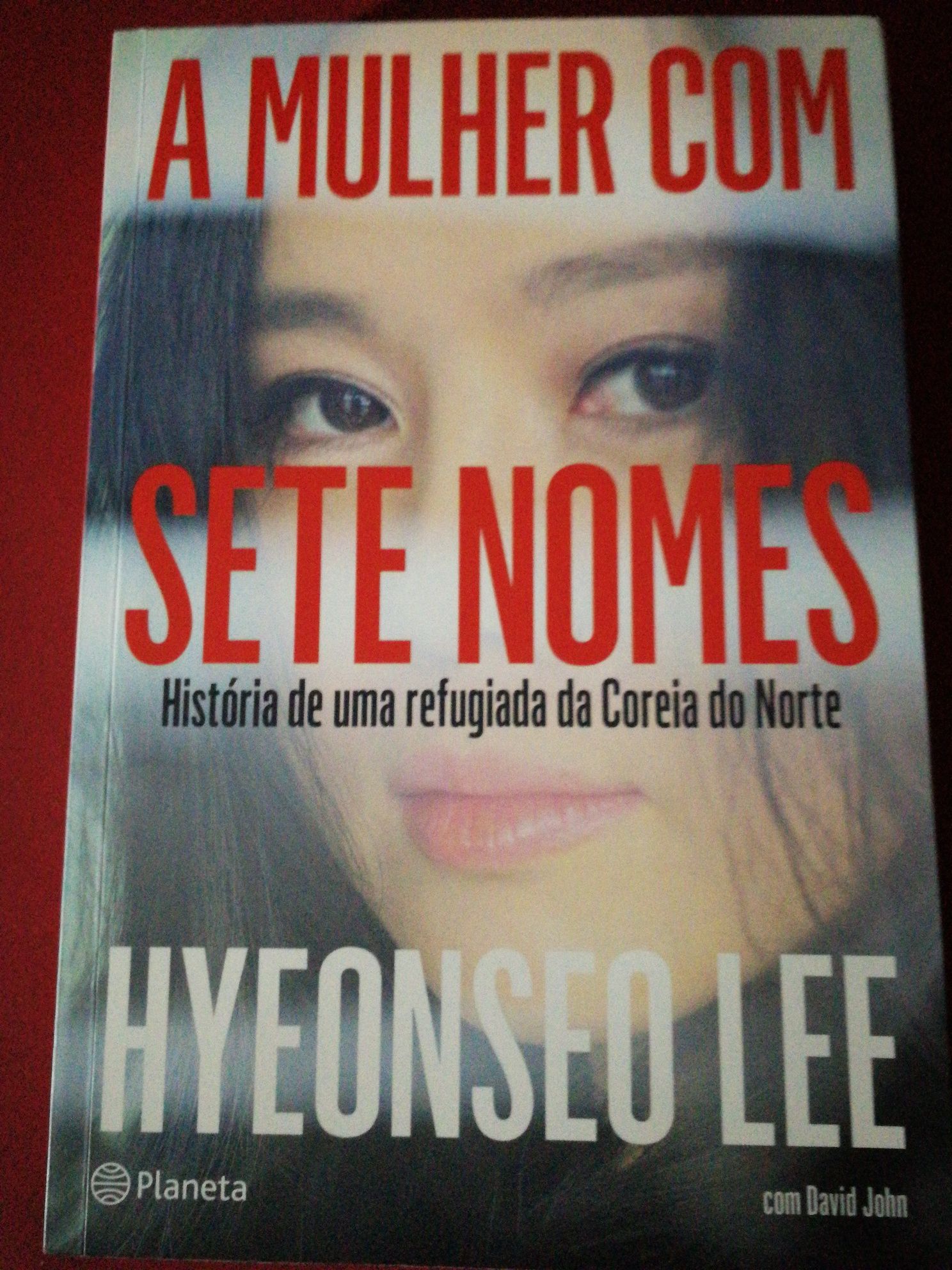 Livro "A Mulher com Sete Nomes" de Hyeonseo Lee