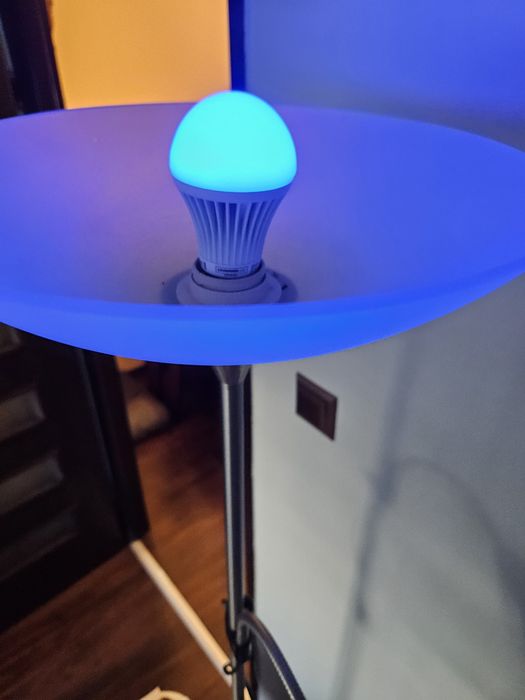 Żarówka kolorowa z pilotem