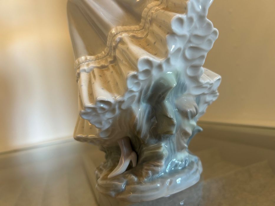 Lladró - Spring Breeze (4936)