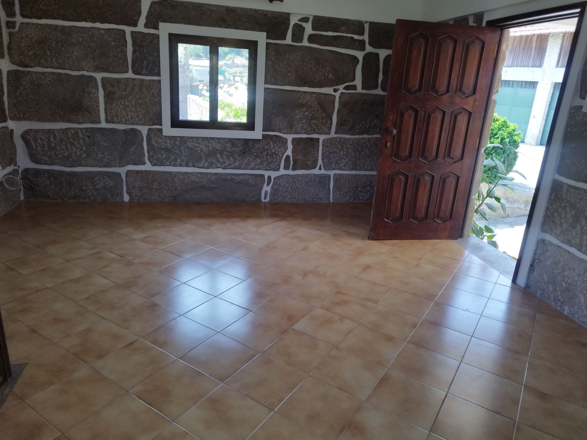 Arrendo T3 em Gonça