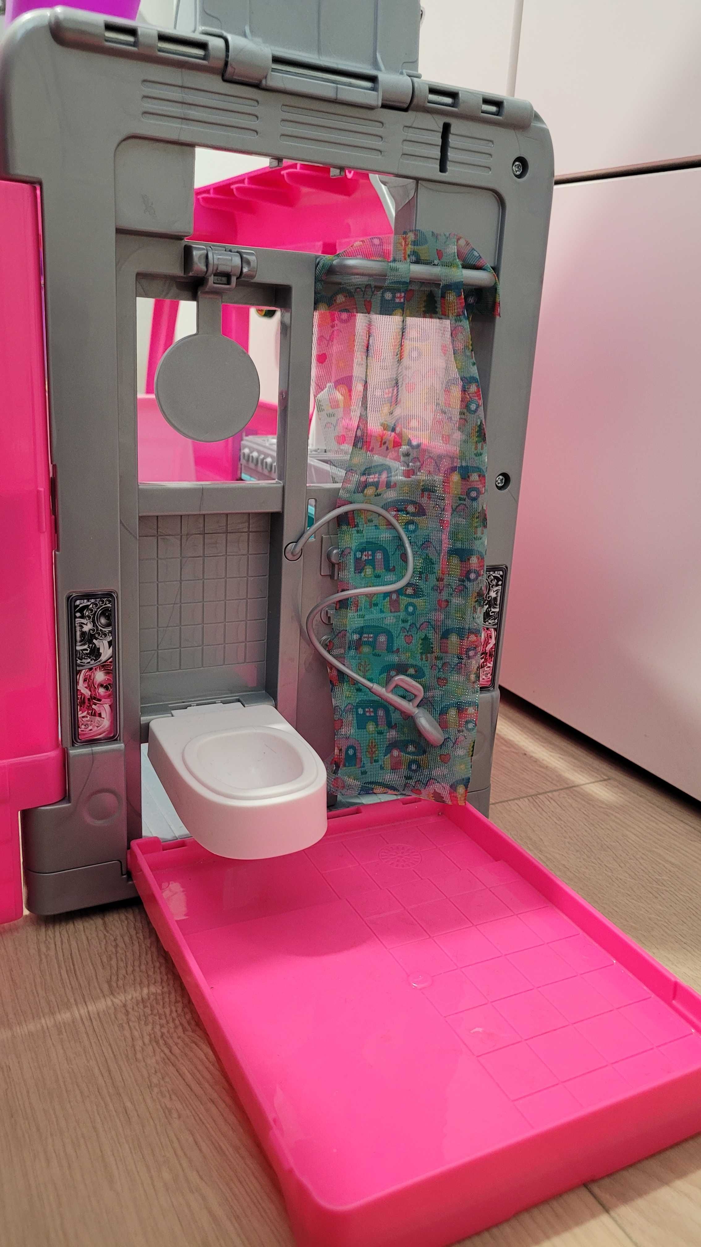 Kamper z basenem barbie