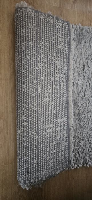 Tapetes quarto pelo comprido-cinza (15€ cada)