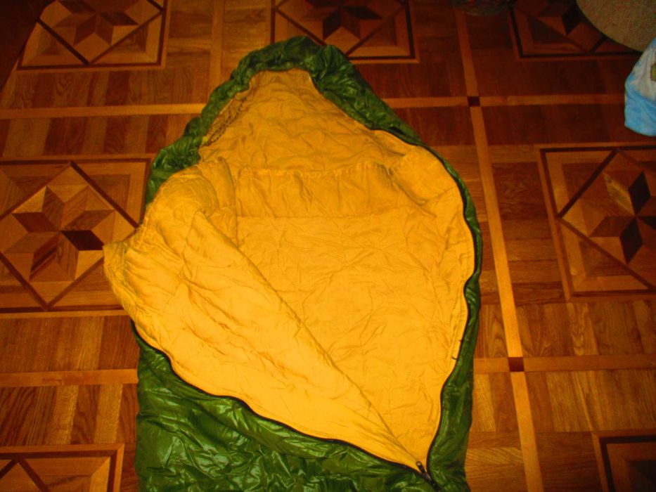 Спальний мішок зимовий Ajungilak Tyin  з чохлом для зберігання