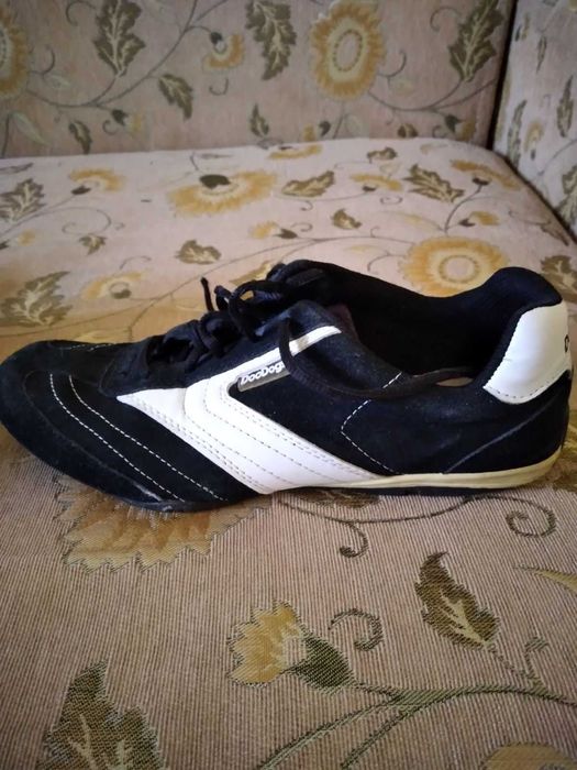 Продам кросівки для хлопця