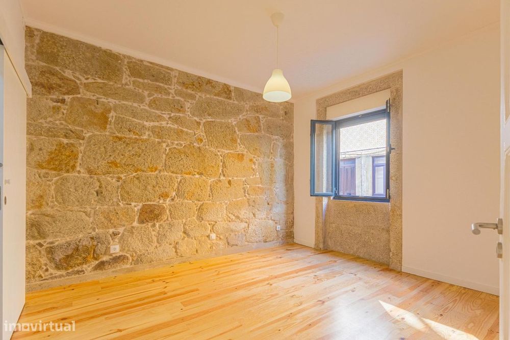 Moradia Nova em Pedra Granítica – Valbom (Rua João de Deus)