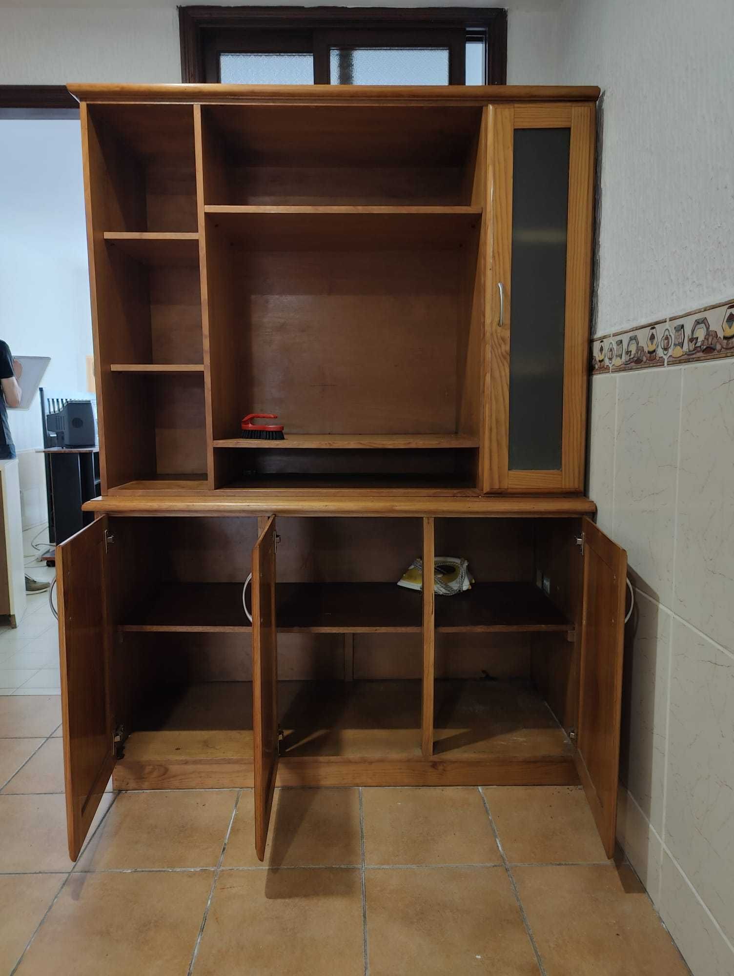 Móvel grande de arrumação