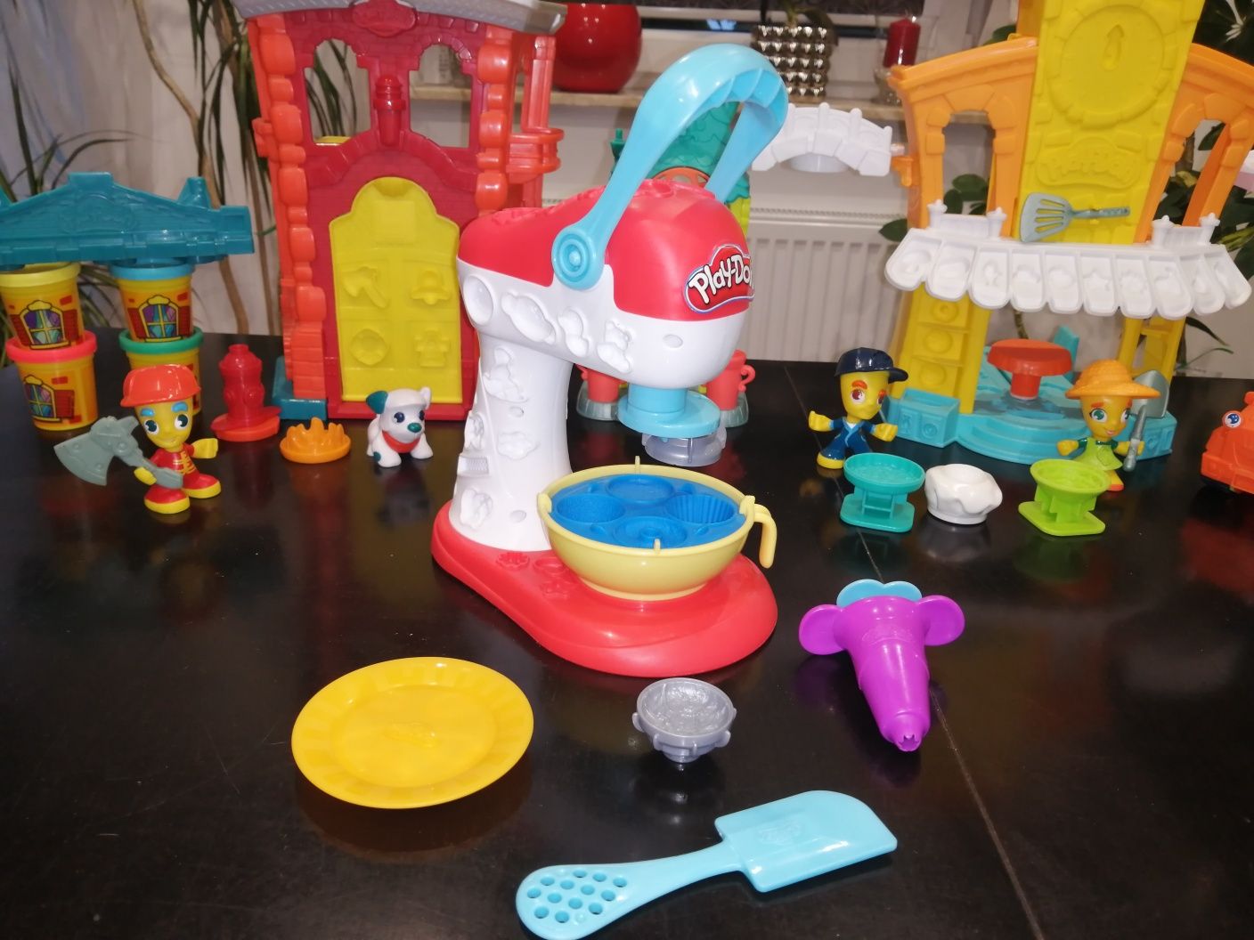 Play-Doh Town, remiza strażacka, lodziarnia i ciastkarnia, duży zestaw