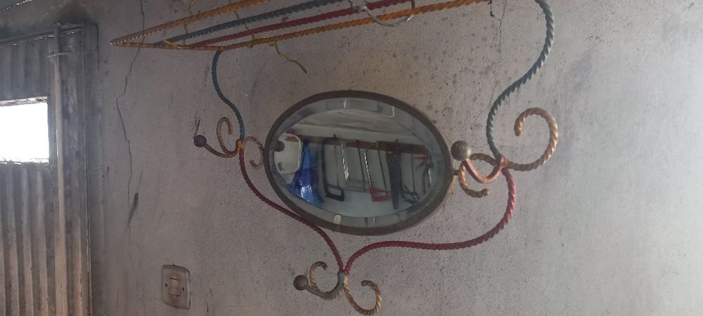 Espelho antigo de casa de banho