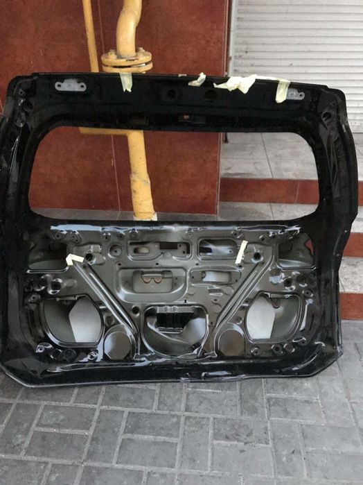 Toyota rav4 2016-2018 Кришка багажника