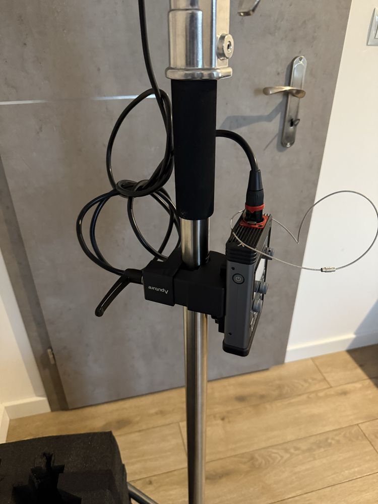 Aputure NOVA P300c + Neewer C stand - stan idealny